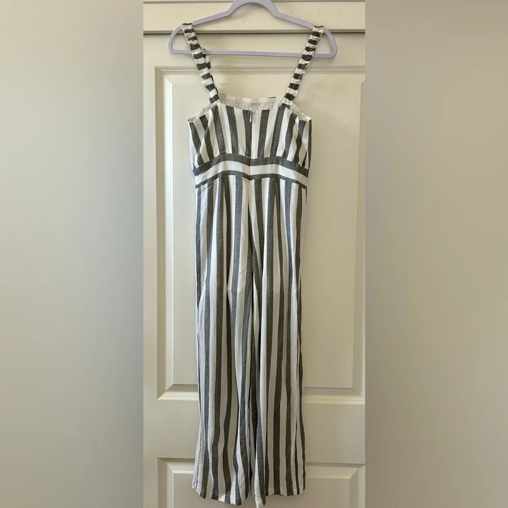 Know One Cares Lightweight Jumpsuit Size M - Picture 3 of 6